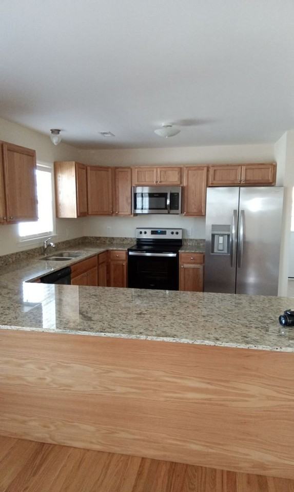 513 Live Oak St - Photo 3 of 7