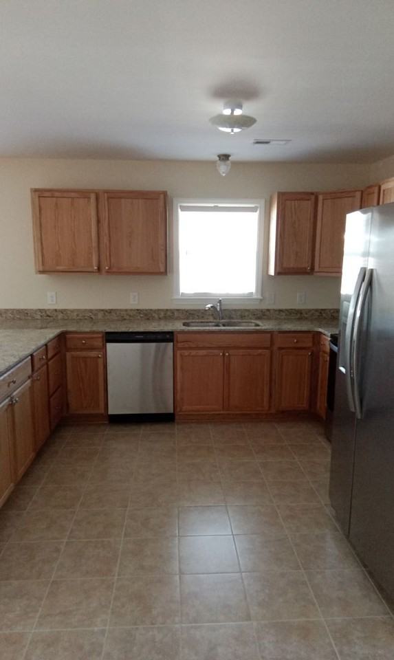 513 Live Oak St - Photo 4 of 7