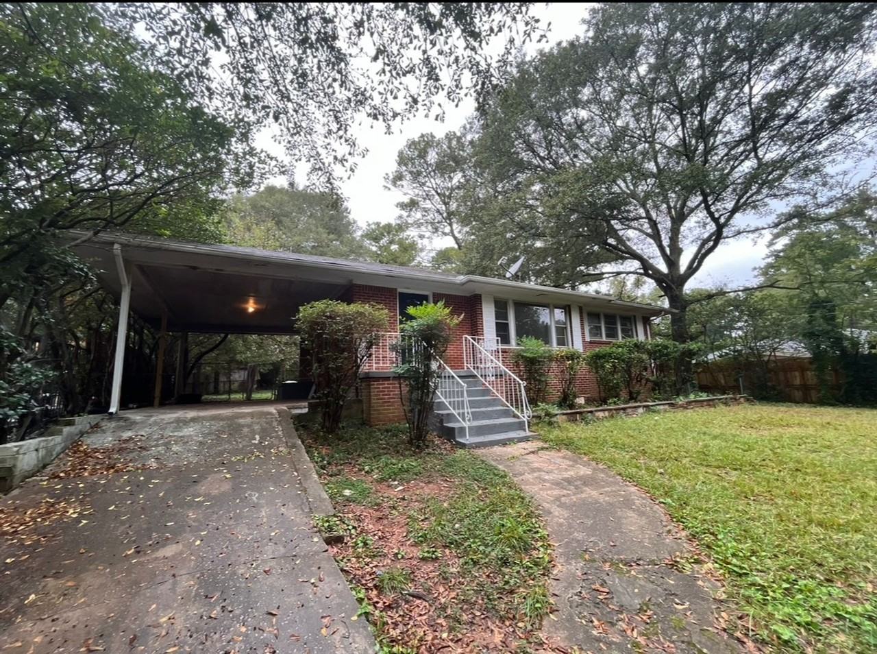 1381 Oakview Cir - Photo 2 of 17