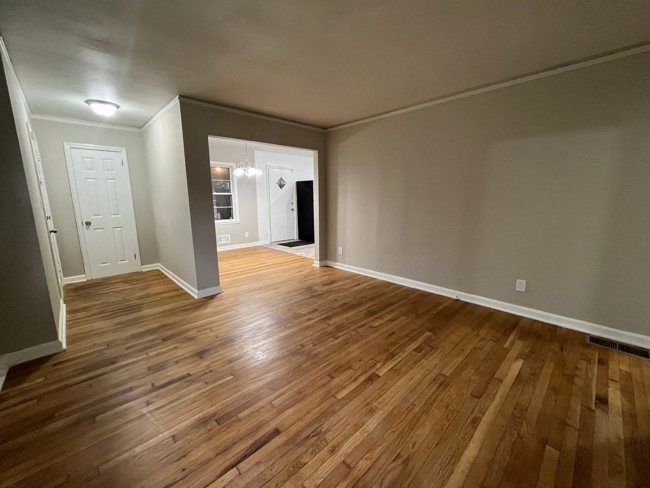 1381 Oakview Cir - Photo 3 of 17