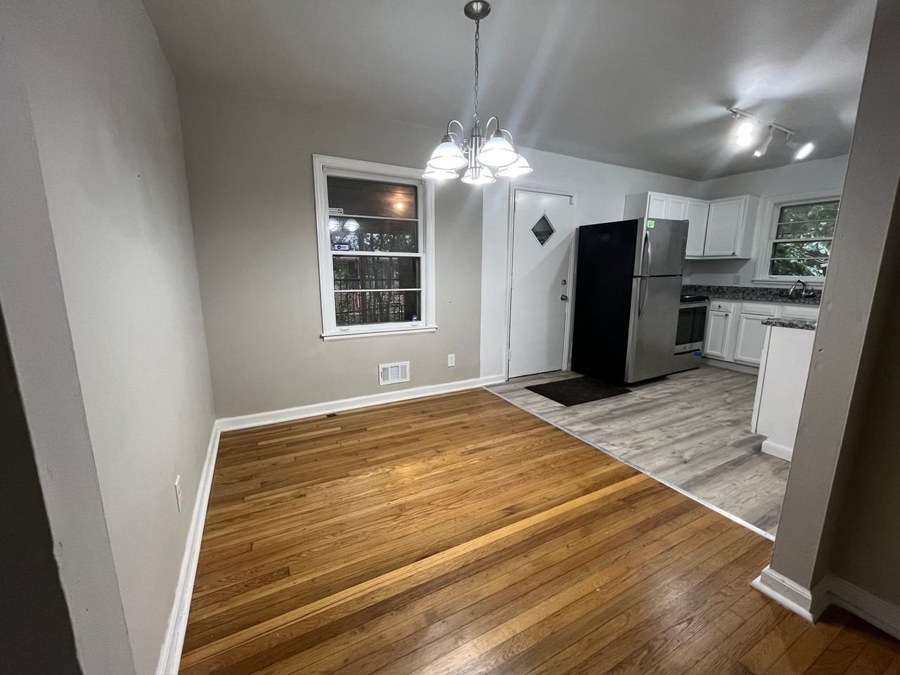 1381 Oakview Cir - Photo 6 of 17