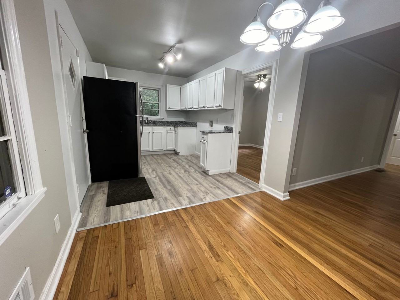 1381 Oakview Cir - Photo 7 of 17