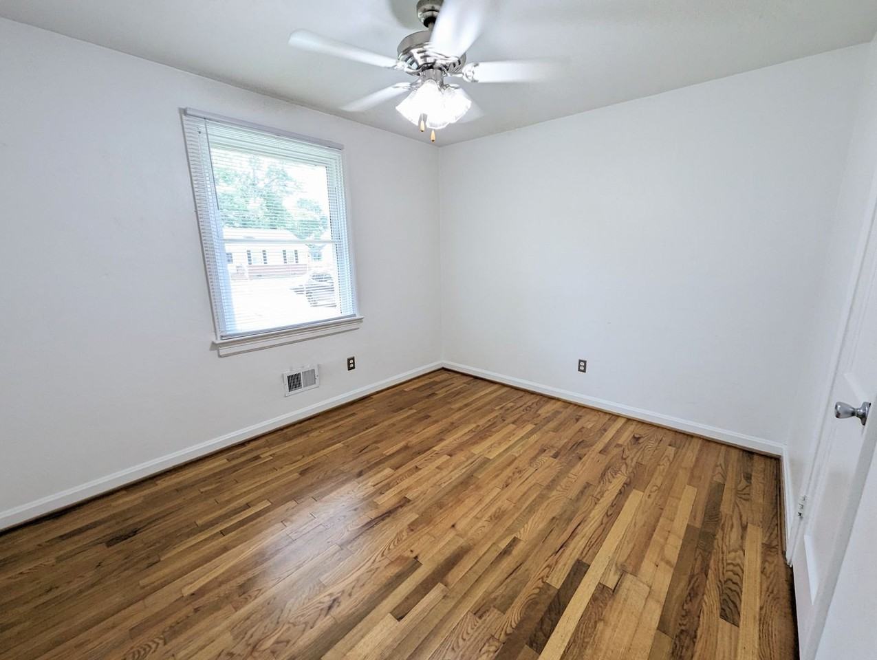 933 Foley Dr - Photo 6 of 10