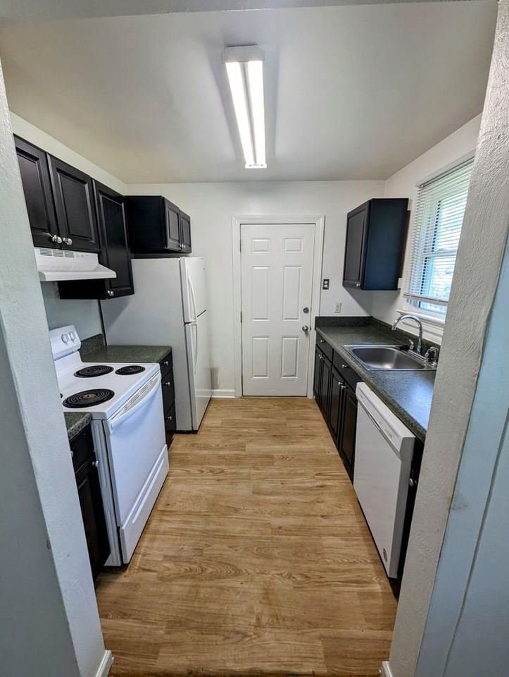 933 Foley Dr - Photo 7 of 10