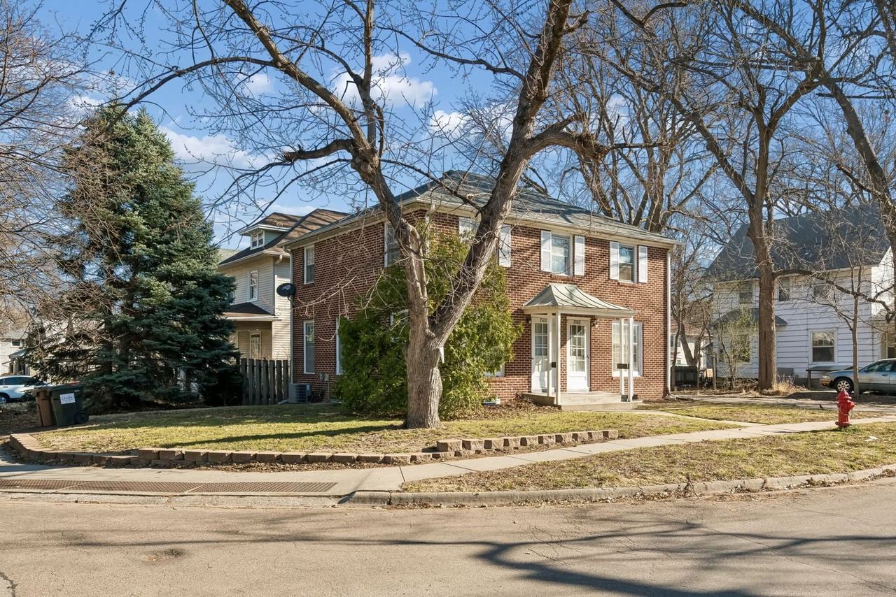 2100 Sumner St - Photo 3 of 20