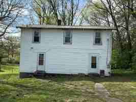 featured image of 205 Leslie Ave