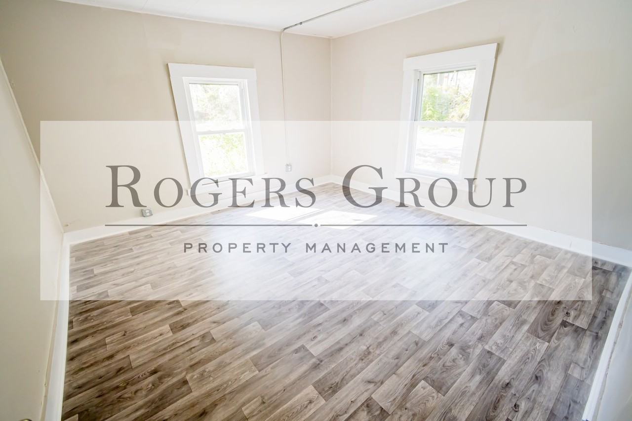 939 Lucy St - Photo 3 of 8