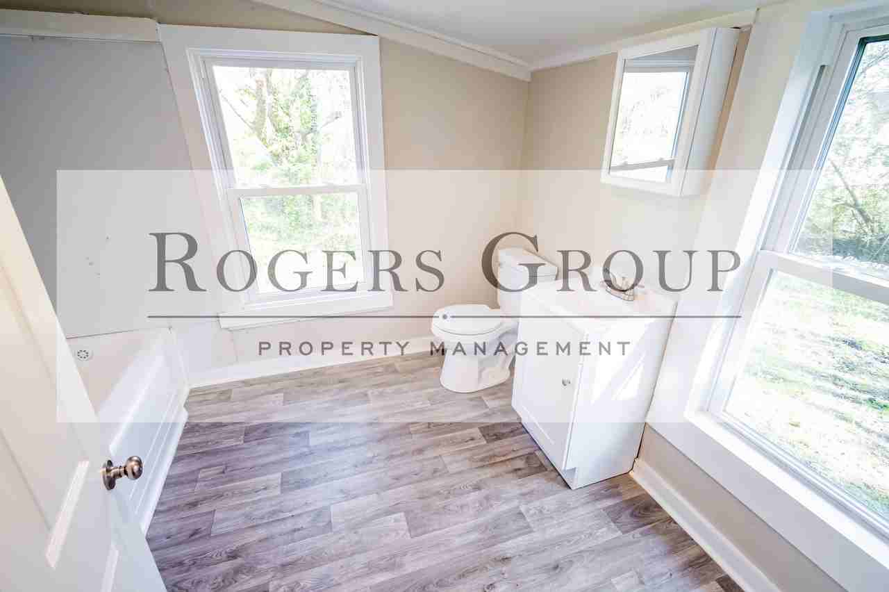 939 Lucy St - Photo 7 of 8