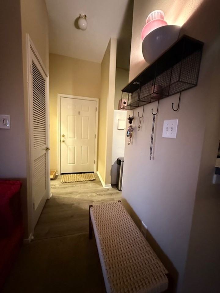 608 Squire Ln - Photo 2 of 9