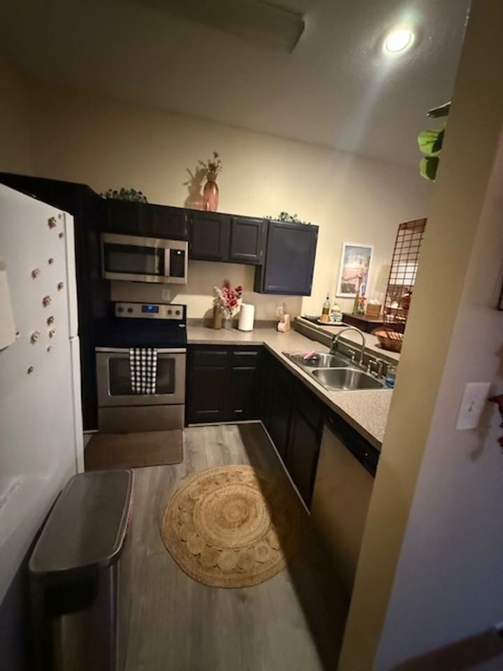 608 Squire Ln - Photo 4 of 9