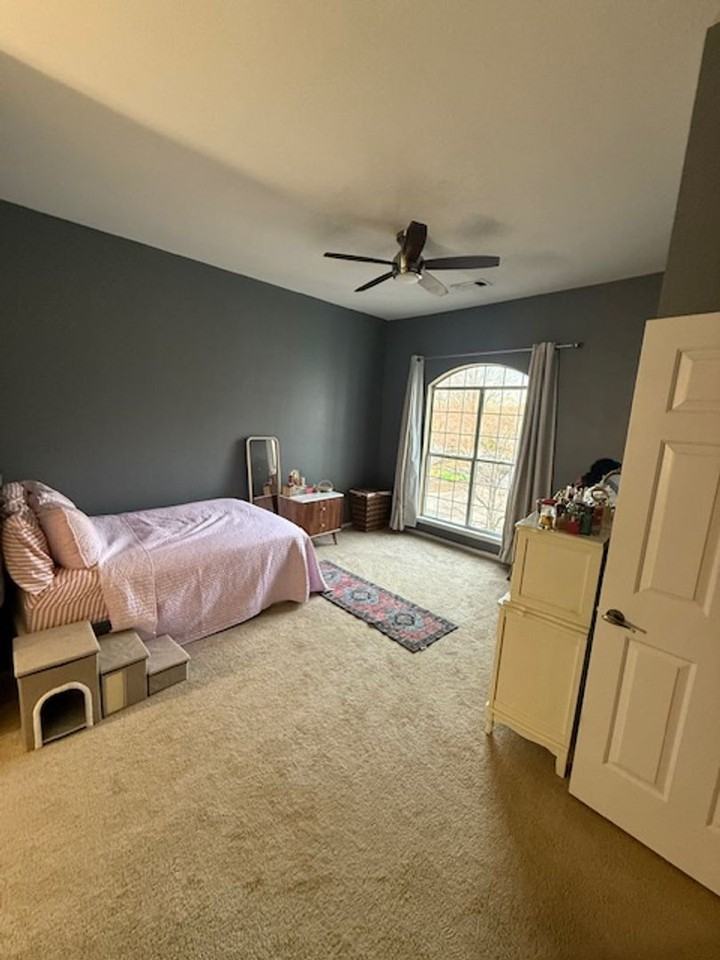 608 Squire Ln - Photo 5 of 9