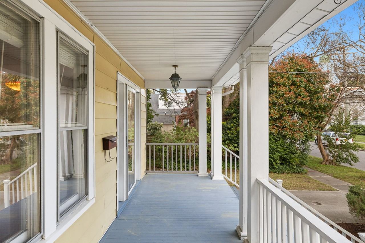 1152 Surrey Cres - Photo 4 of 29