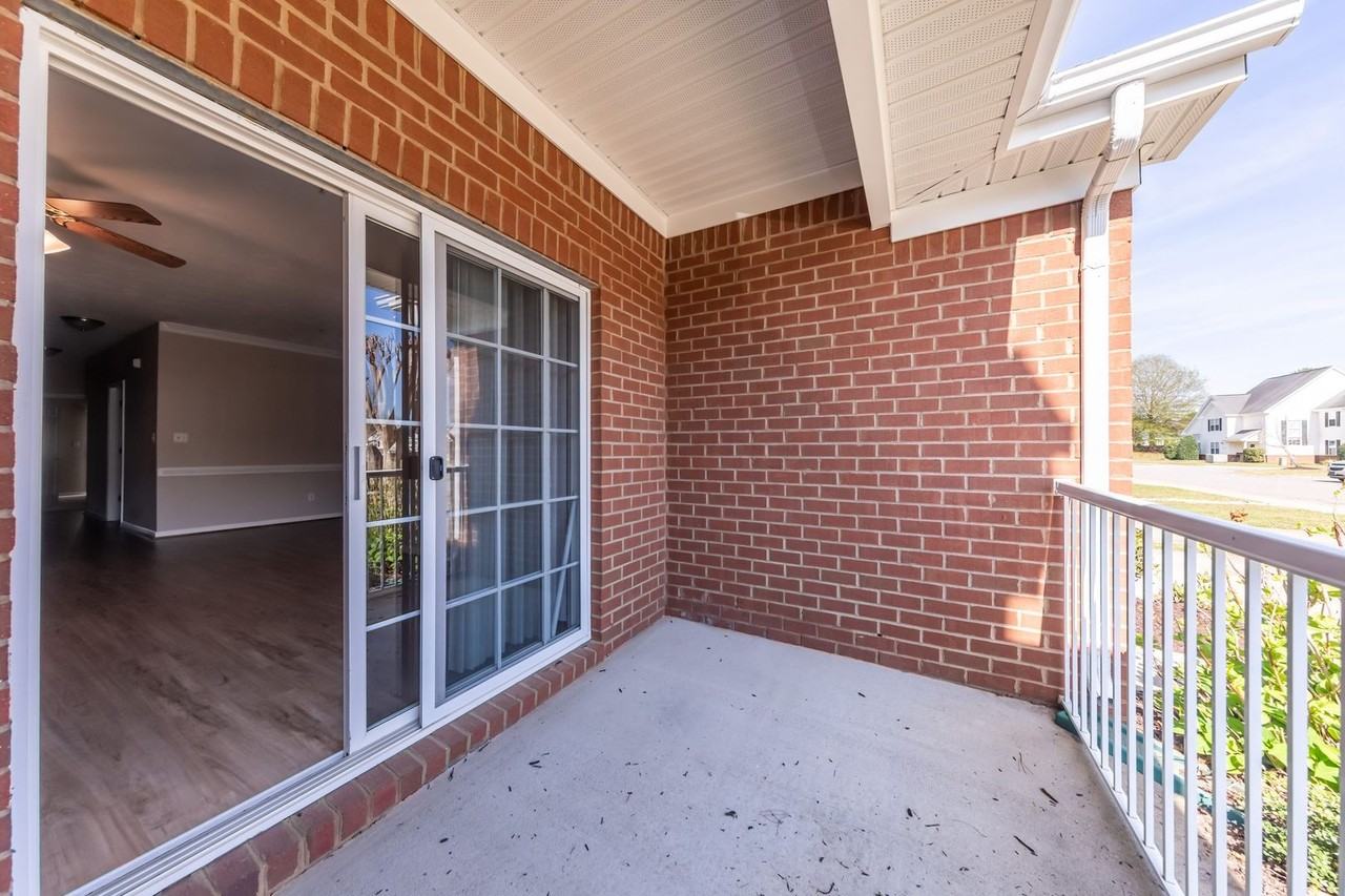 1003 Rustads Cir - Photo 4 of 15