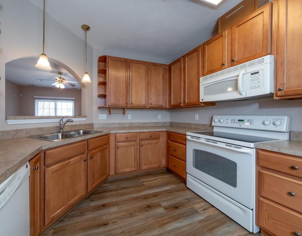 1003 Rustads Cir - Photo 5 of 15