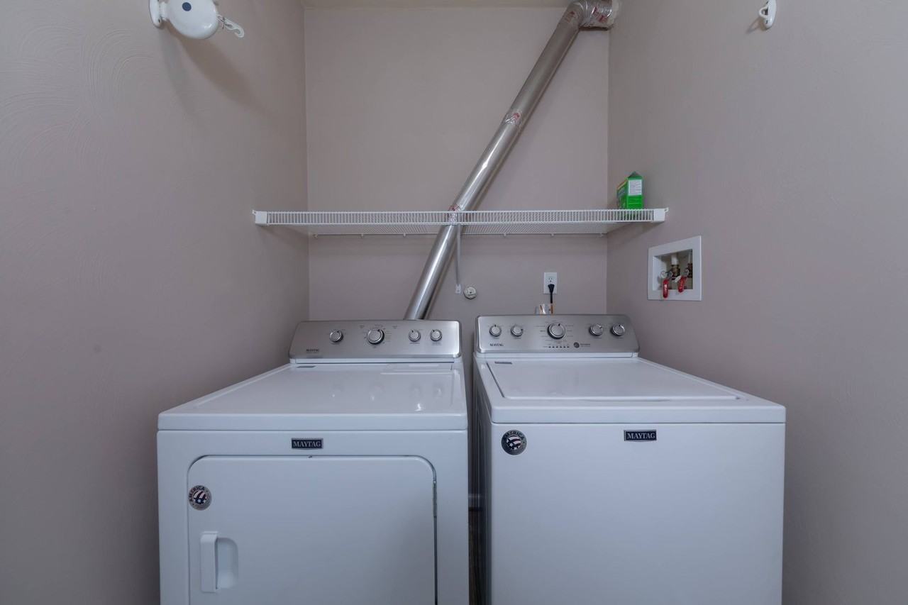 1003 Rustads Cir - Photo 6 of 15