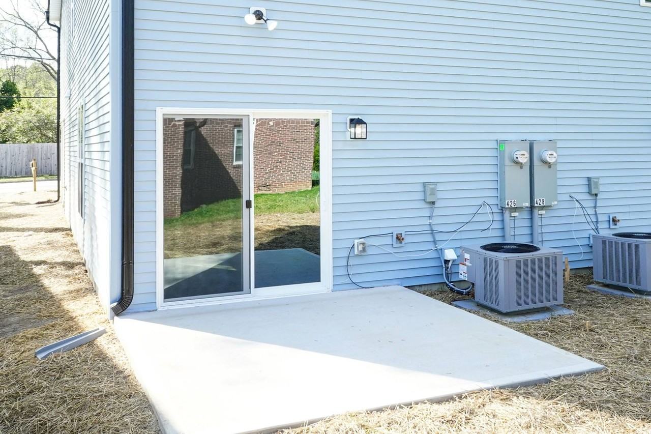 426 N Allen Rd - Photo 5 of 24