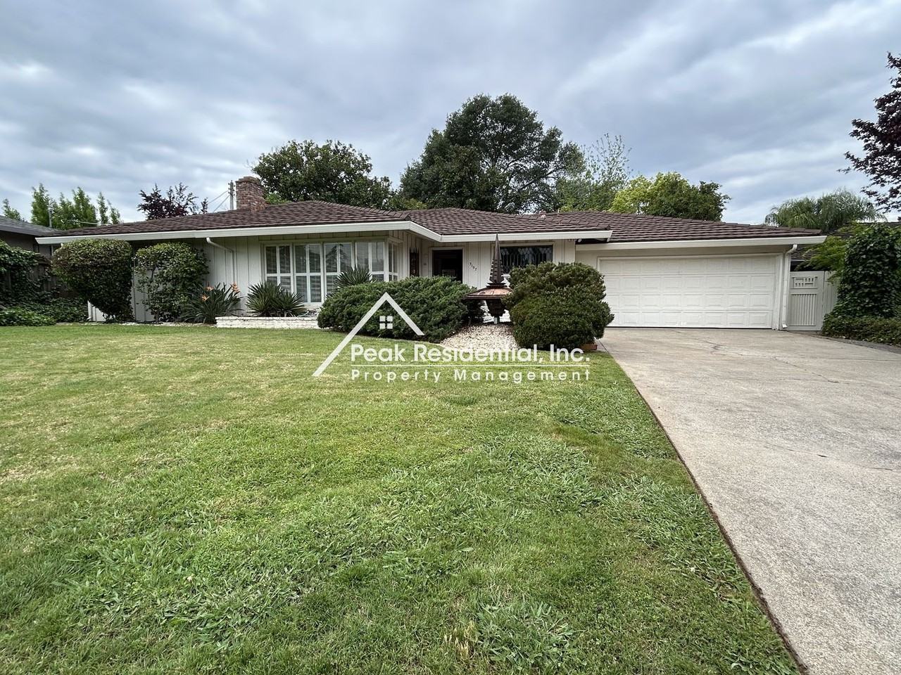 3107 Clairidge Way - Photo 3 of 36