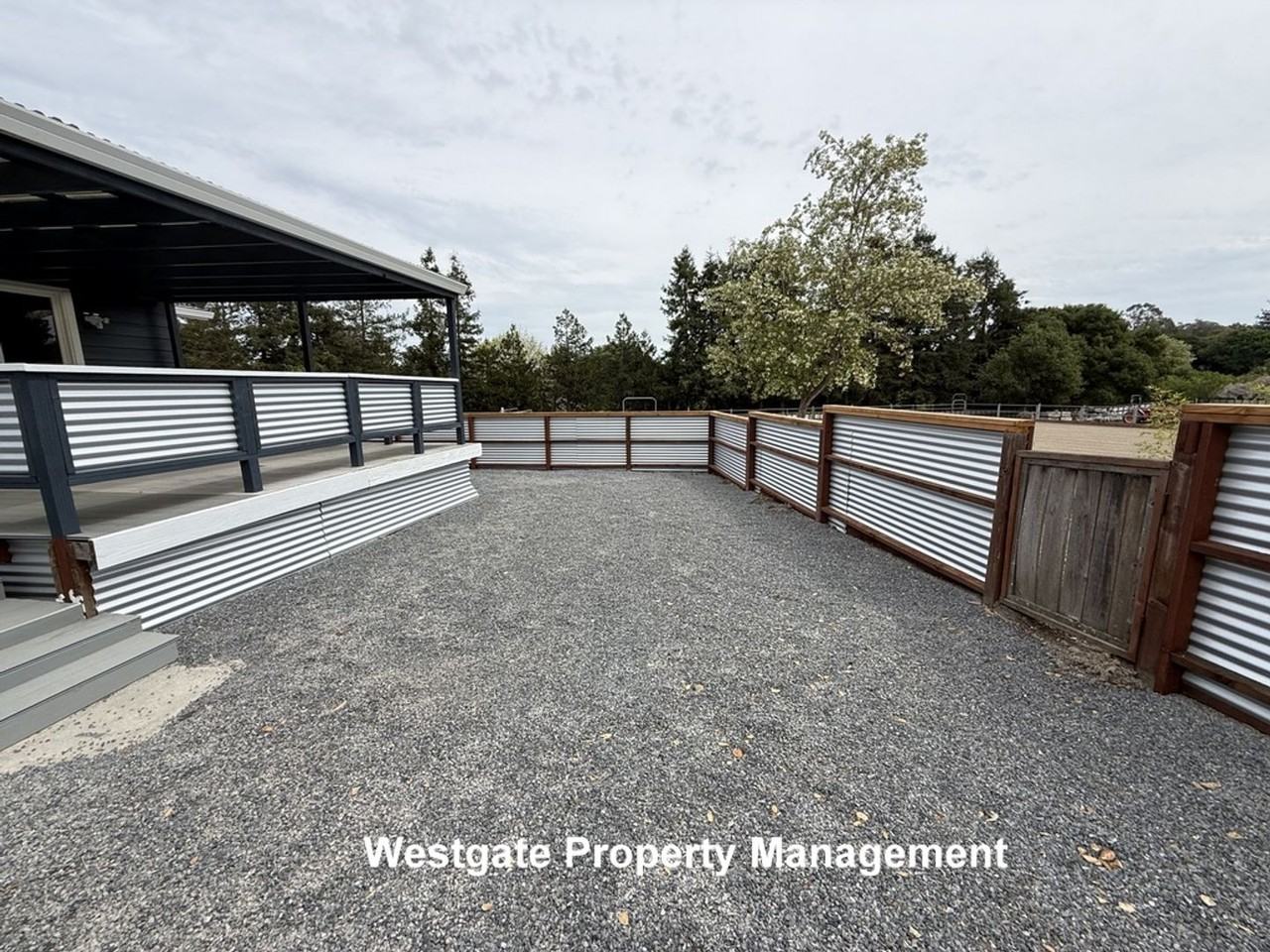 965 Eastman Ln - Photo 4 of 29