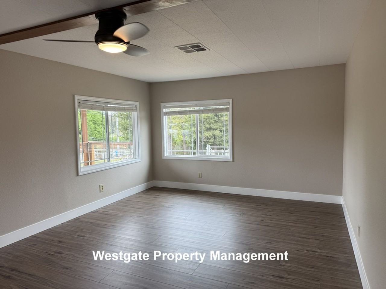 965 Eastman Ln - Photo 6 of 29