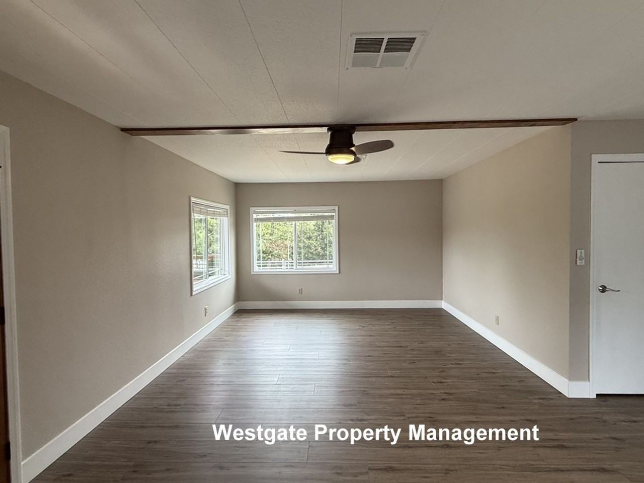 965 Eastman Ln - Photo 7 of 29