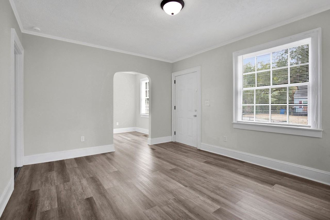 216 Hawthorne Rd - Photo 5 of 30