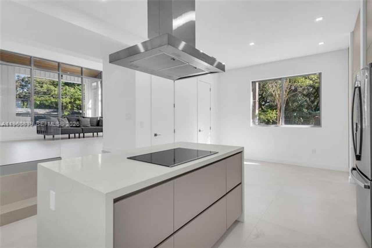 3204 3204 Plaza St th 3204 - Photo 3 of 26