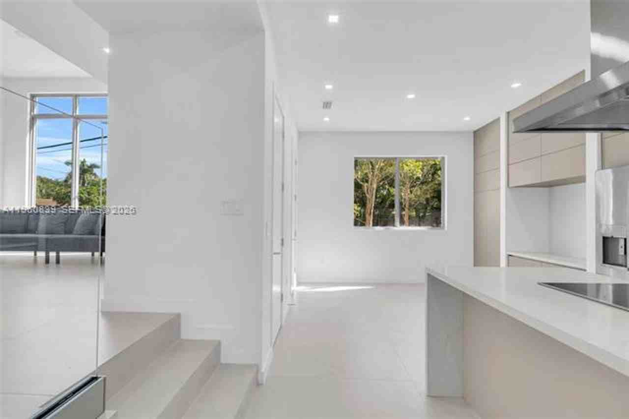 3204 3204 Plaza St th 3204 - Photo 5 of 26