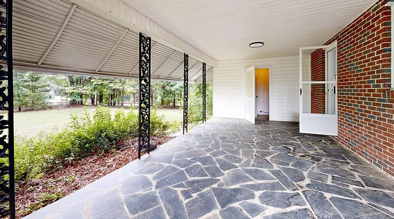 640 Edgewood Dr - Photo 2 of 18