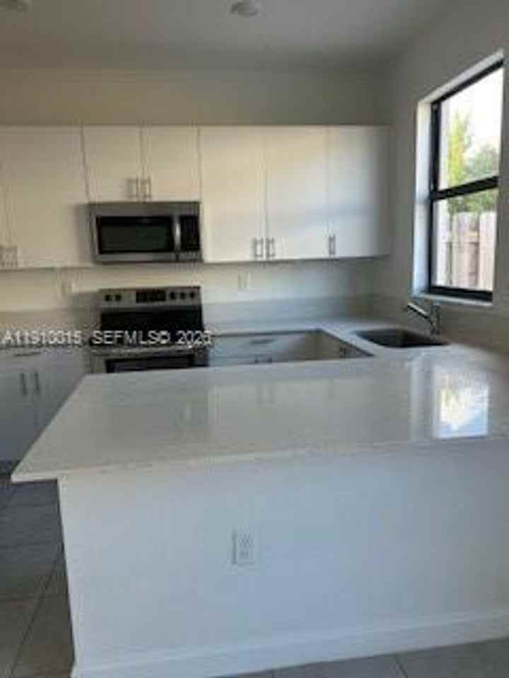11781 Sw 245th Ter - Photo 2 of 14