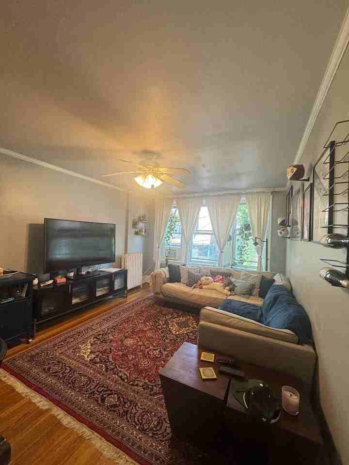 98B Strathmore Rd - Photo 4 of 12