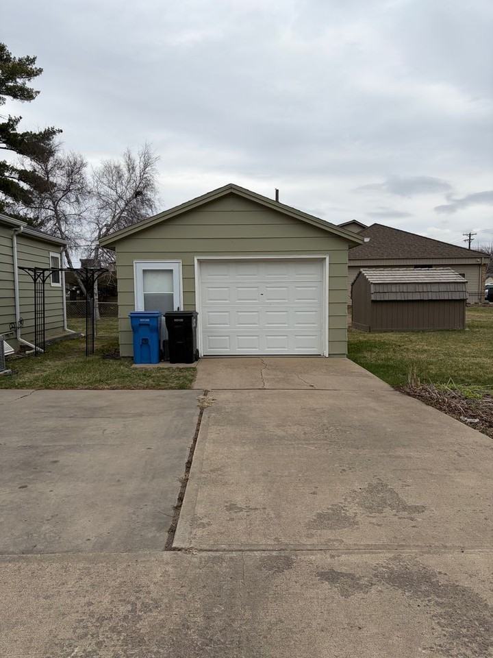 100 W 40th St - Photo 2 of 10