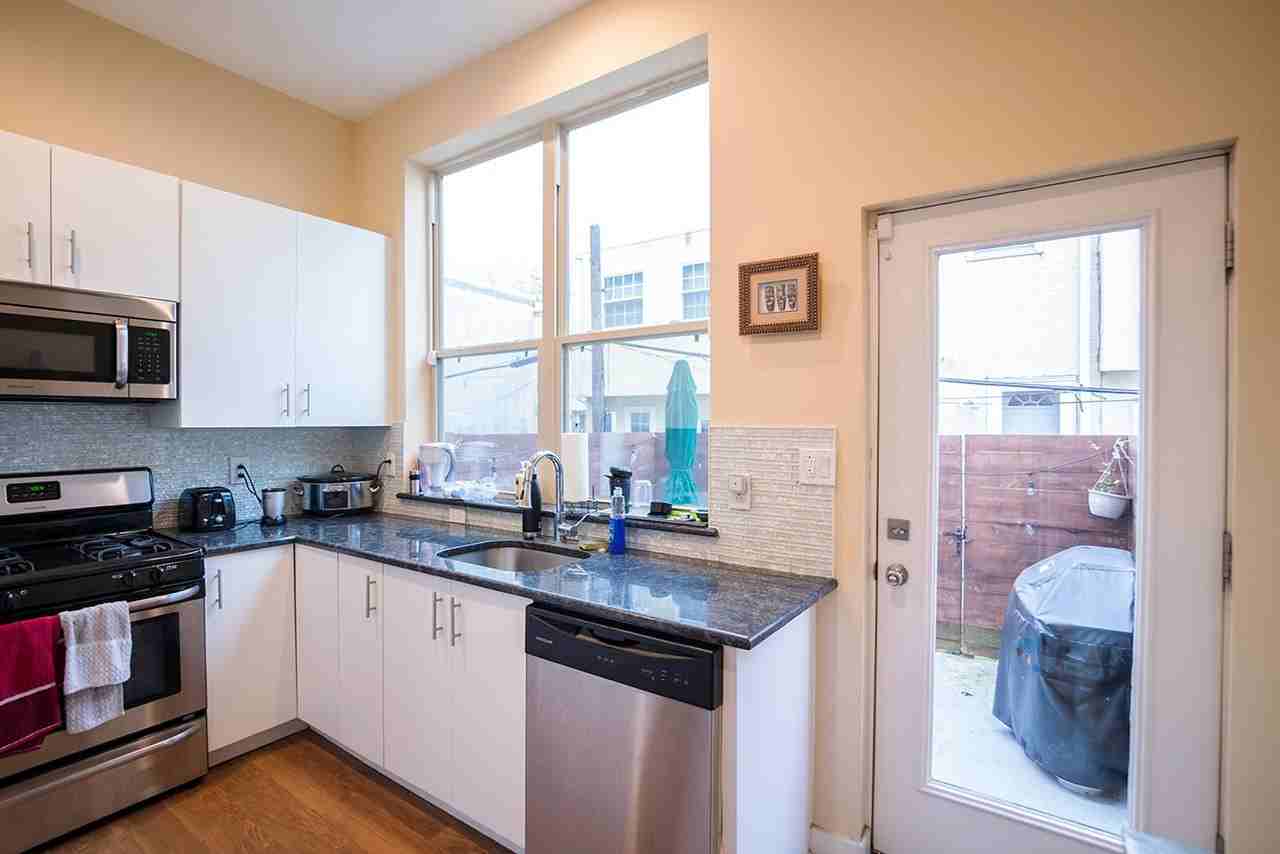 2209 League St - Photo 2 of 22