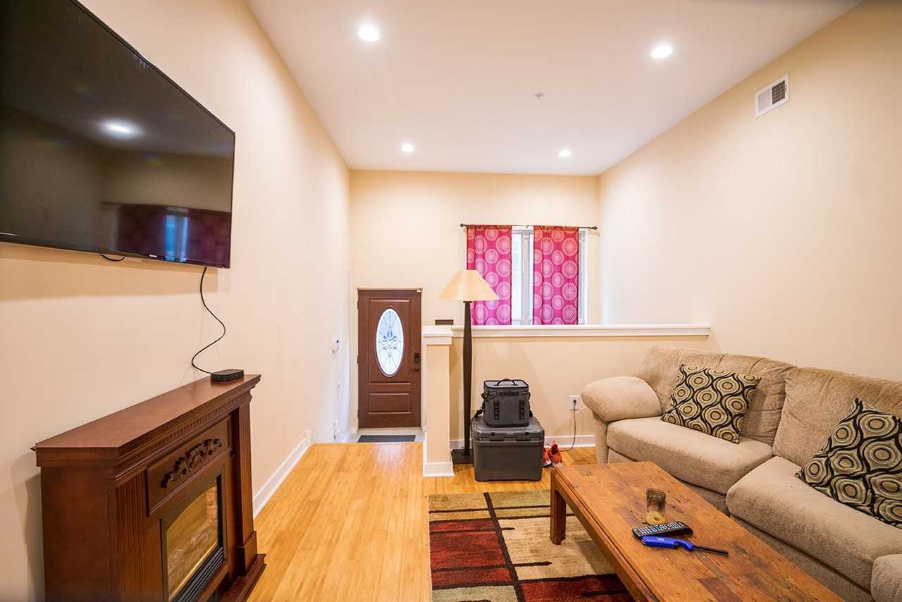 2209 League St - Photo 3 of 22