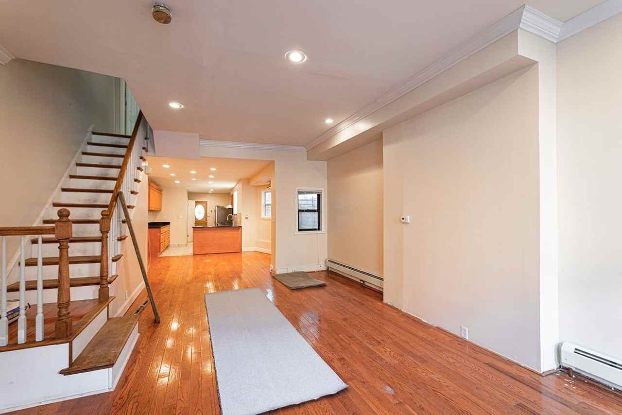 1532 Christian St - Photo 2 of 32