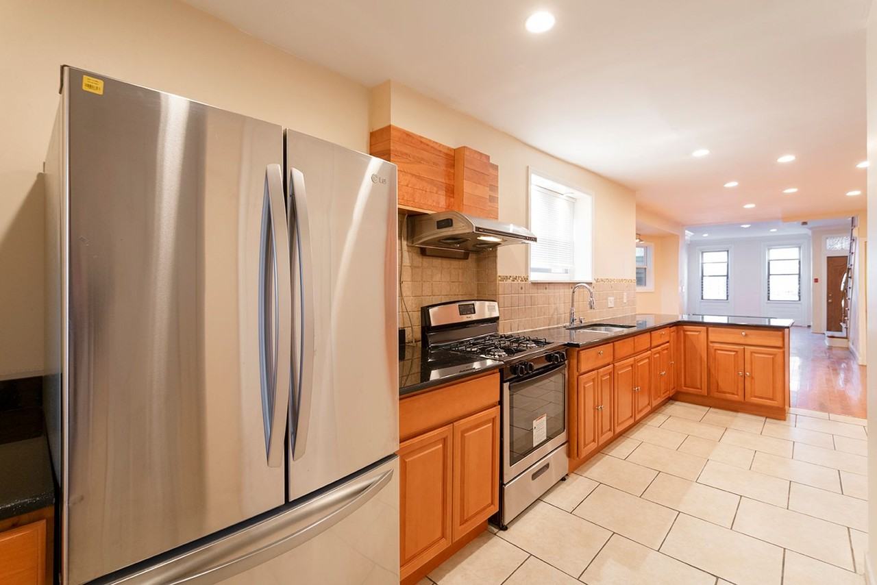 1532 Christian St - Photo 6 of 32