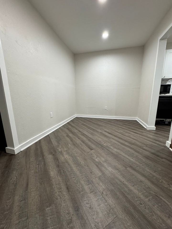 615 Parkview Ave - Photo 5 of 23