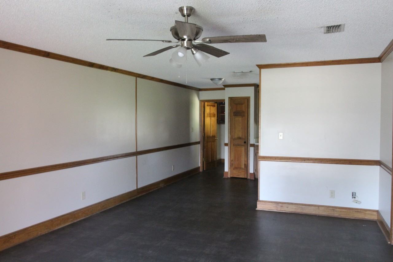 111 Augusta Ct #B - Photo 2 of 7