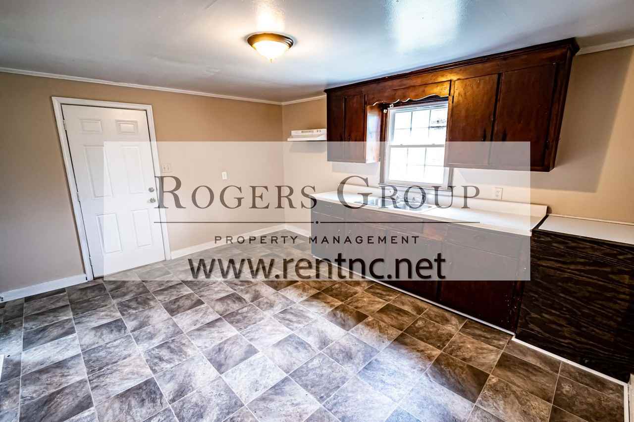 220 Pearl St - Photo 2 of 7