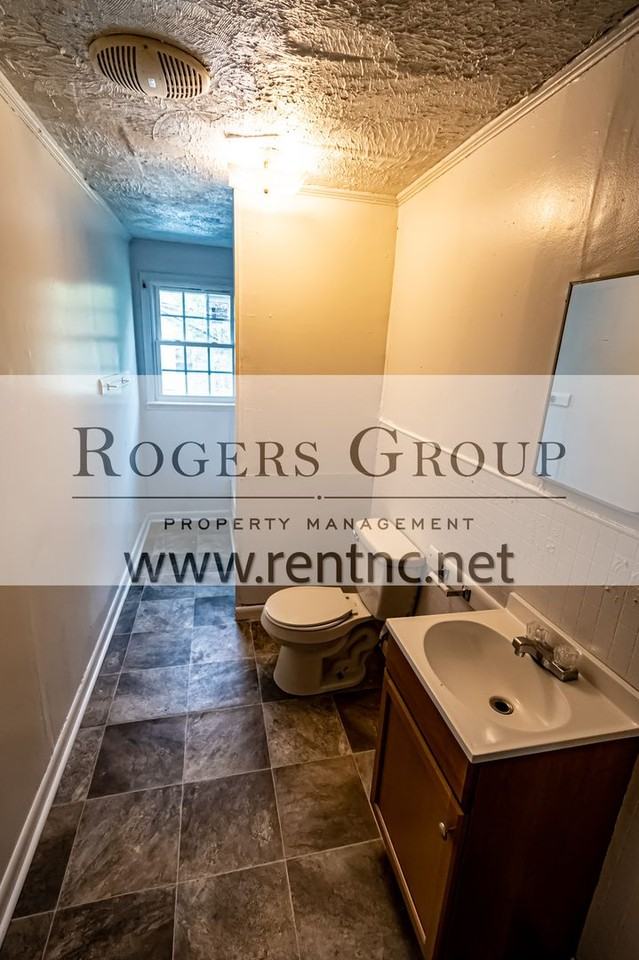 220 Pearl St - Photo 4 of 7