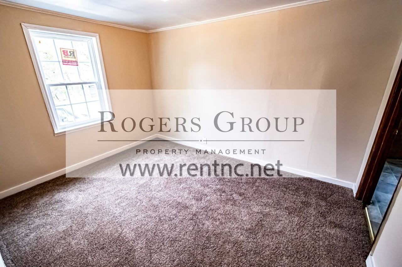 220 Pearl St - Photo 5 of 7