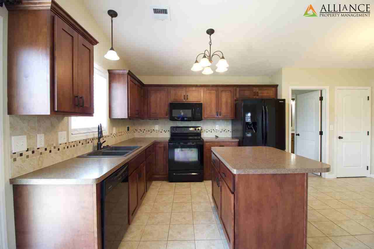 532 Northfield Rd - Photo 3 of 28