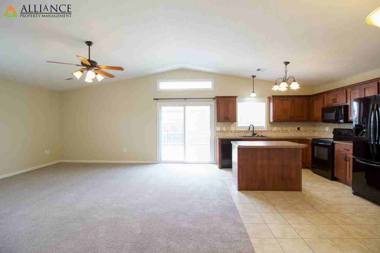 532 Northfield Rd - Photo 5 of 28