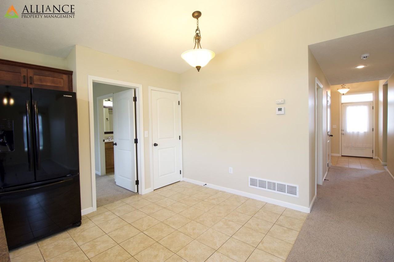 532 Northfield Rd - Photo 6 of 28