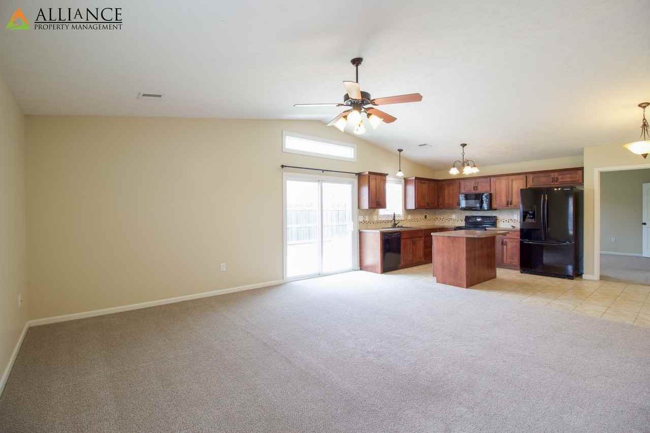 532 Northfield Rd - Photo 7 of 28