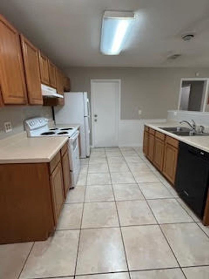 1150 N Tiger Pt #1150LES - Photo 5 of 18