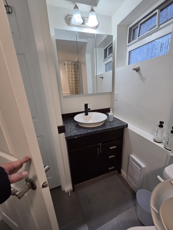 926 Edgar Avenue #B - Photo 7 of 20