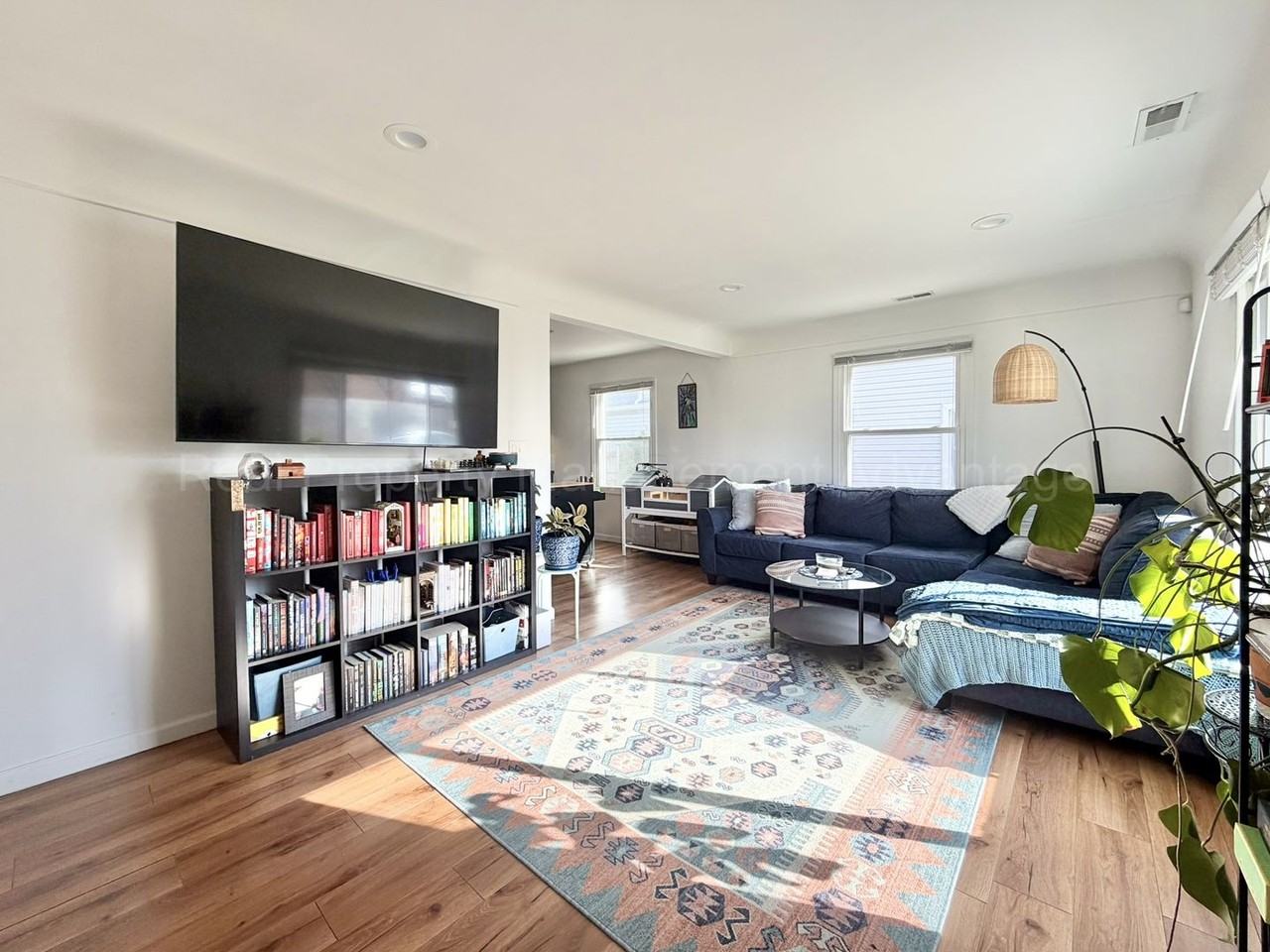 27 S Manitou Ave - Photo 3 of 33