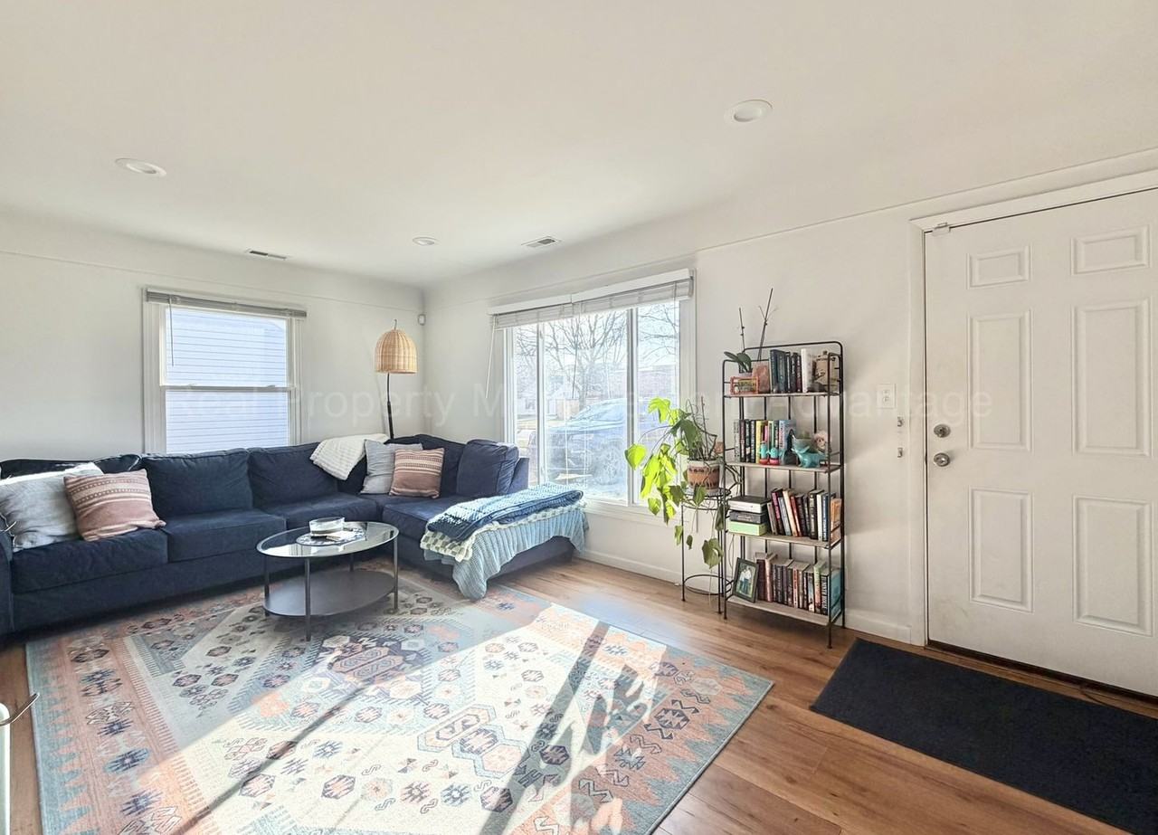 27 S Manitou Ave - Photo 4 of 33