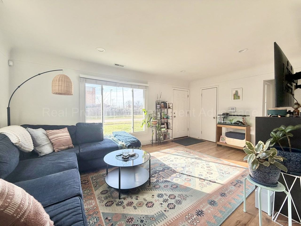 27 S Manitou Ave - Photo 5 of 33