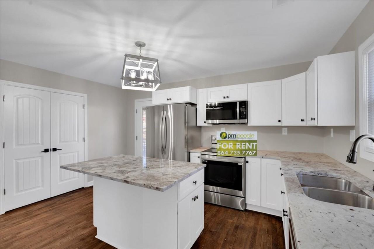 501 S E St - Photo 2 of 30